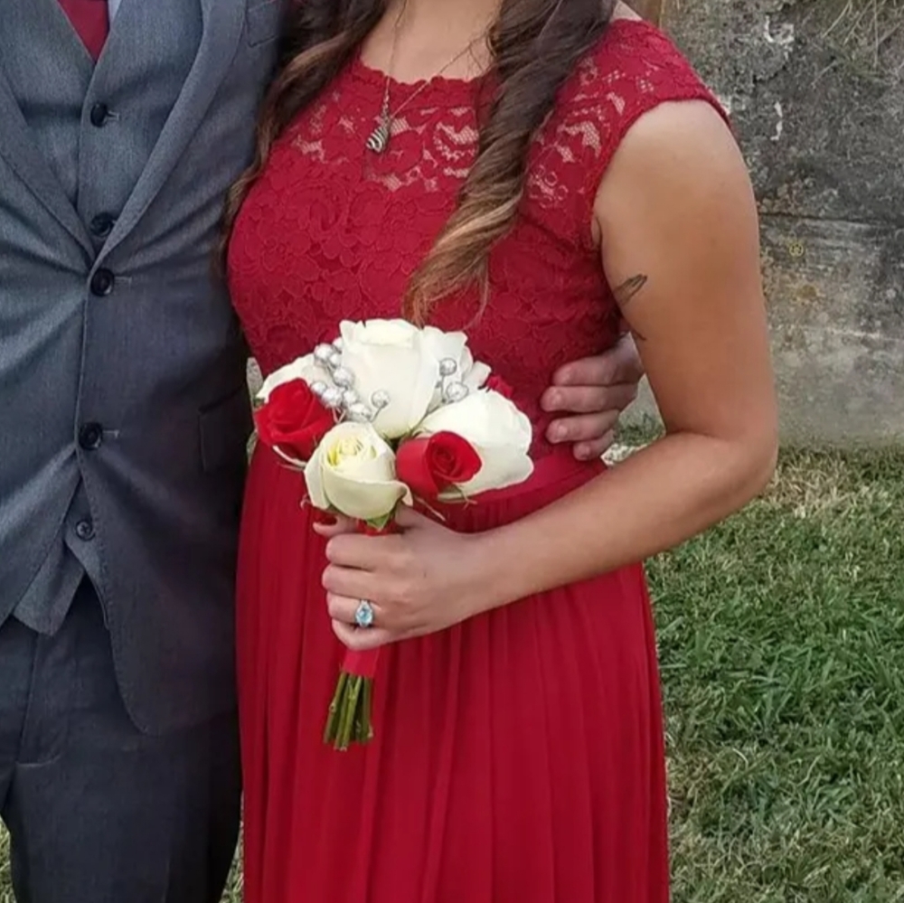 Beautiful David's Bridal Gown, Red, Size 4, Hemmed for 5'2" w. Flats!